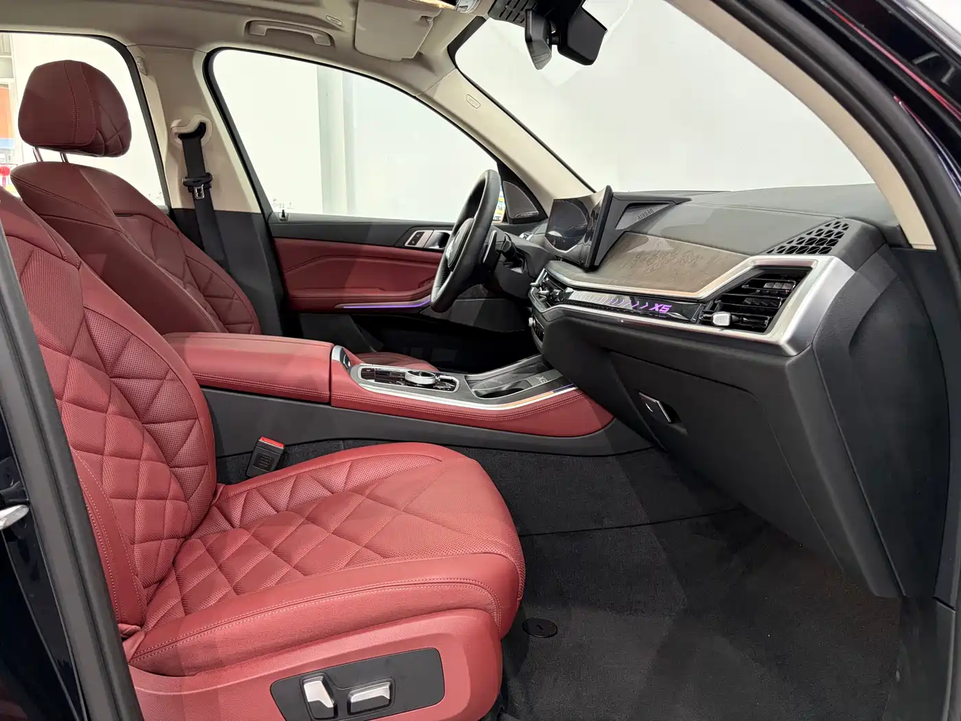 BMW X5 2025 Model xDrive 30Li Exclusive M Sport Blackout Package фото 17
