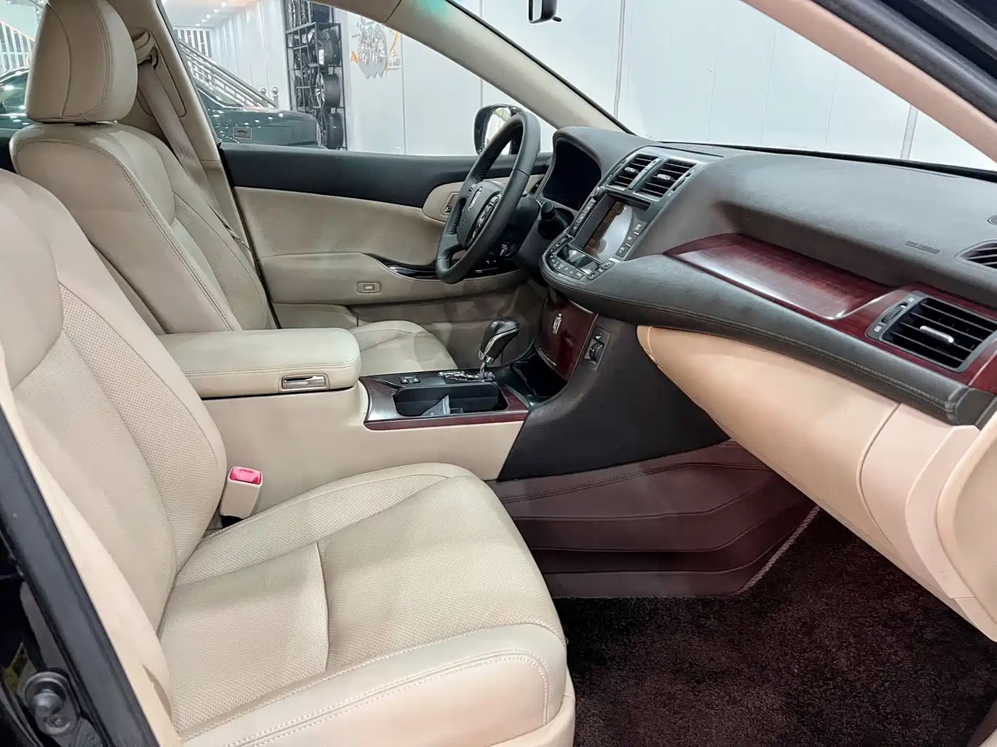 Фото 9 - Toyota Crown