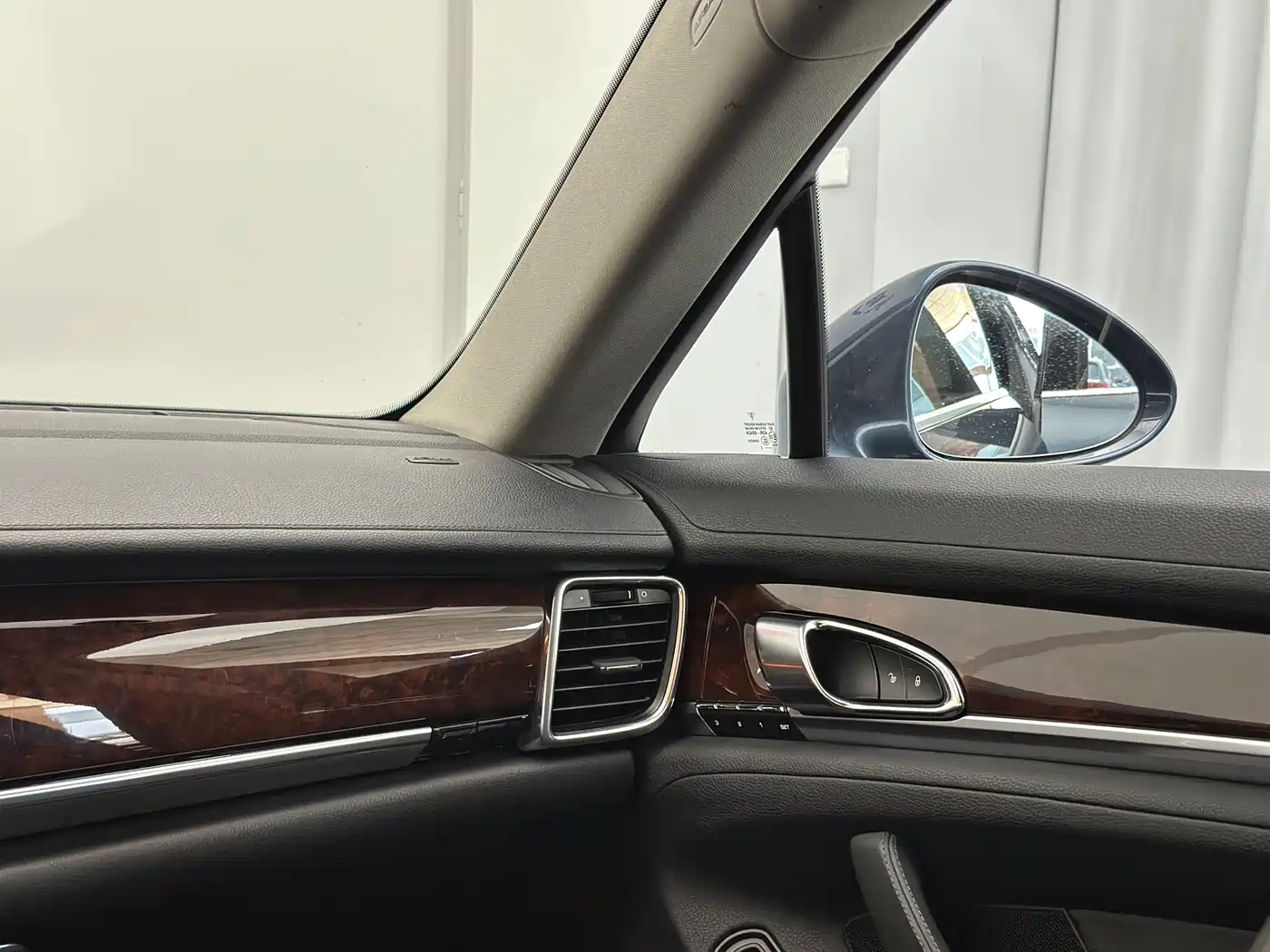 Porsche Panamera 2010 Model Panamera S 4.8L фото 41