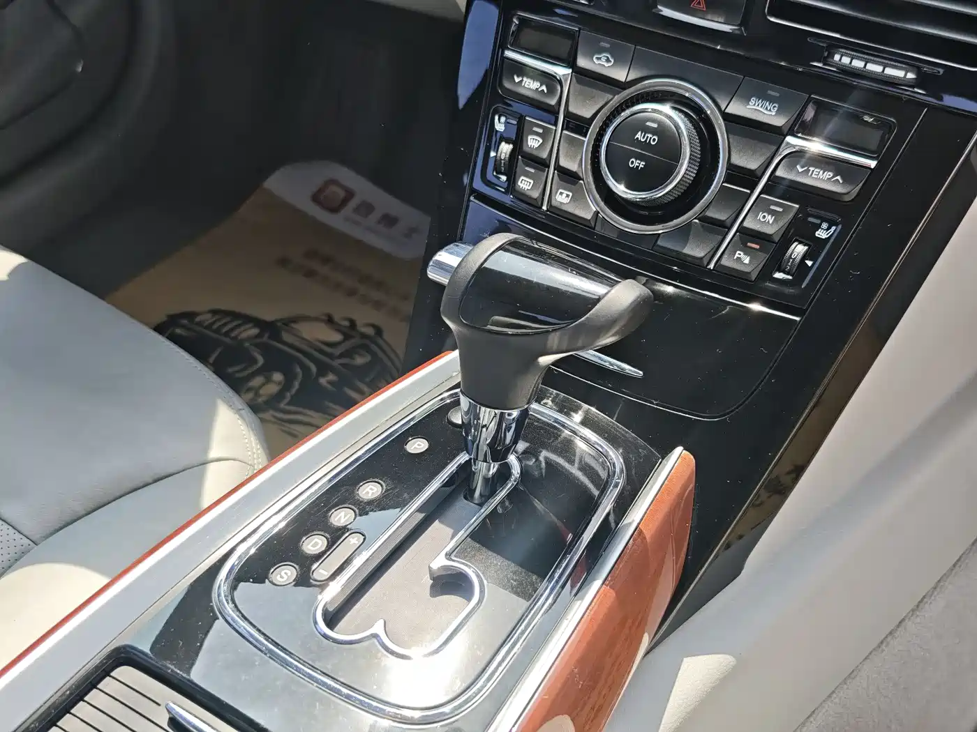 Hongqi H7 2015 2.0T Luxury фото 19