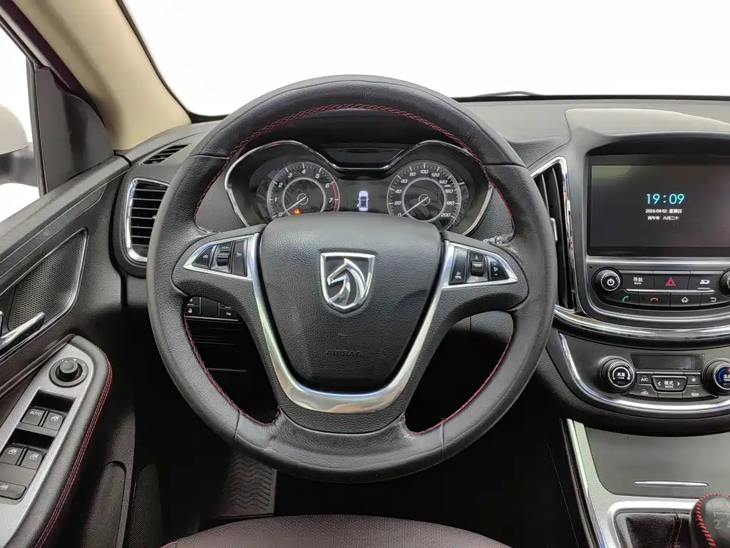 Baojun 560 2015 2015 1.8L Manual Luxury