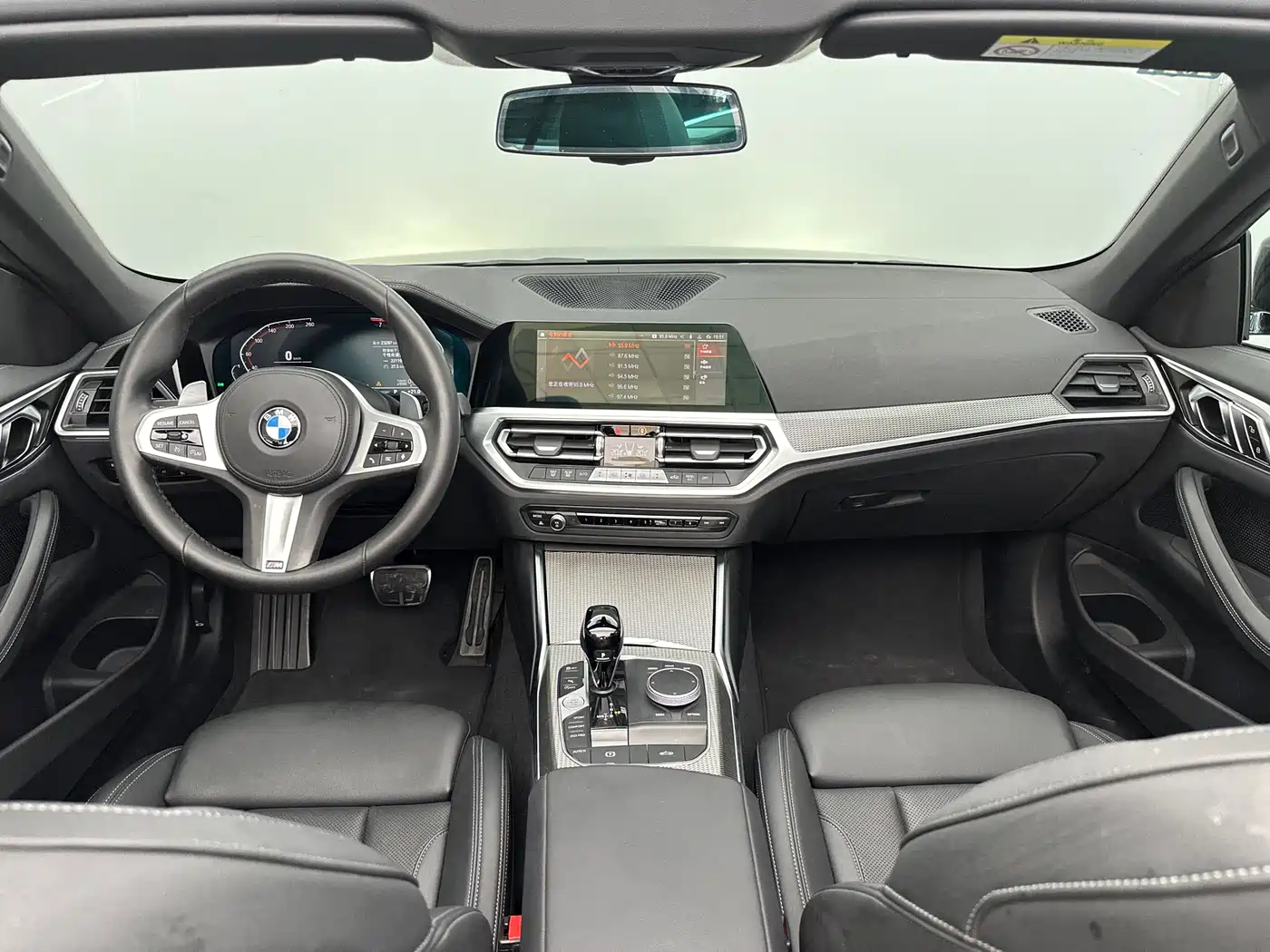 BMW 4 Series 2022 425i Convertible M Sport Shadow Night Package фото 39