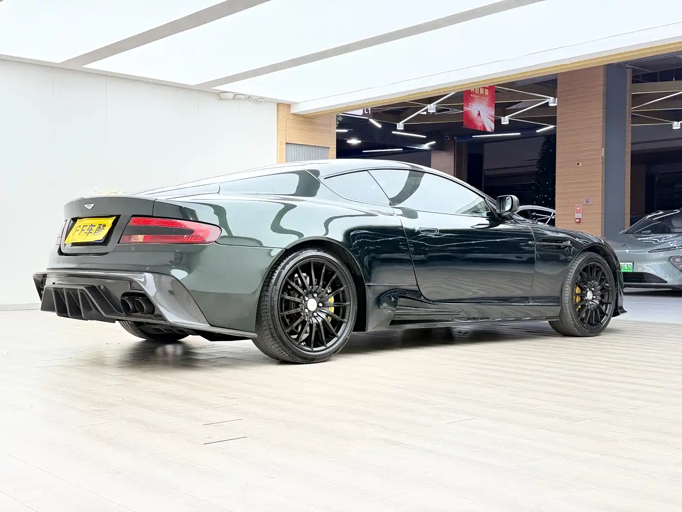 Aston Martin DB9 2011 6.0L Touchtronic Coupe фото 8