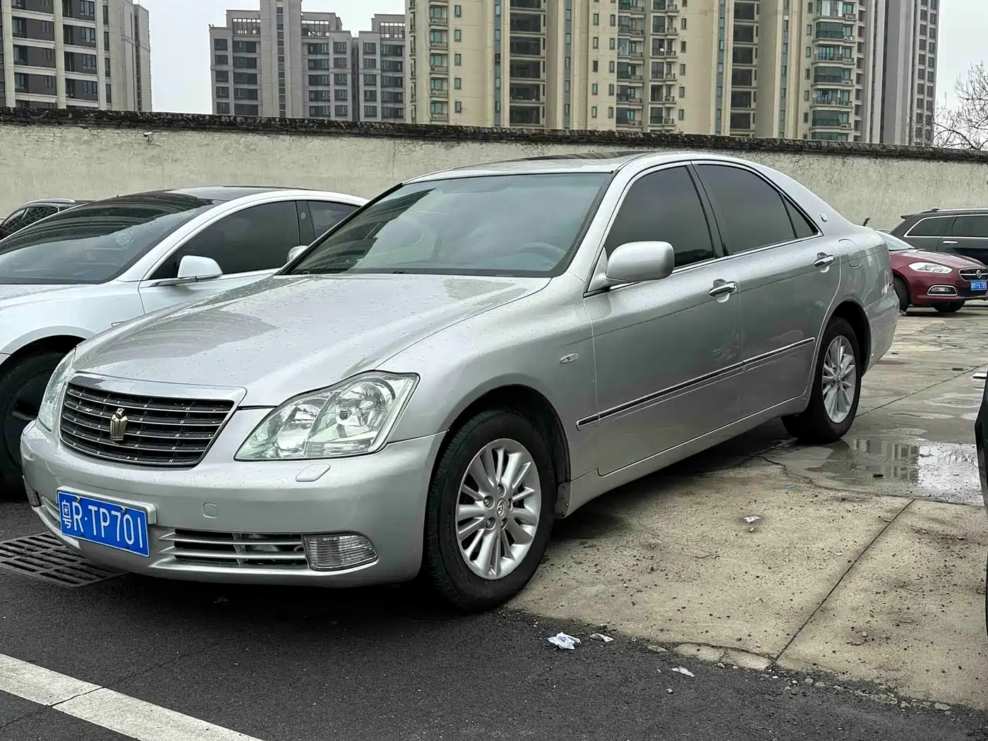 Photo 1 - Toyota Crown