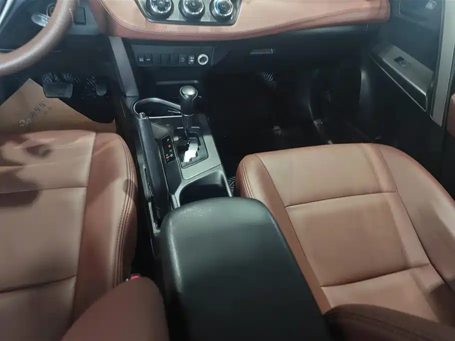 Toyota RAV4 Rongfang 2018 2.0L CVT 2WD Trend X Edition фото 16
