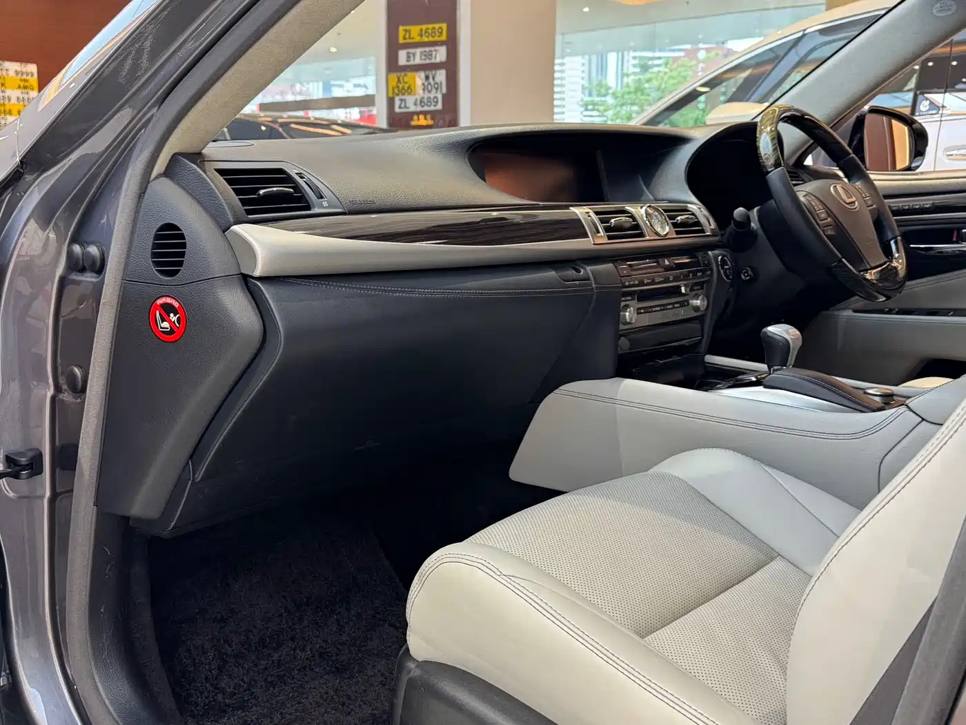 Lexus LS 2014 600hL фото 15