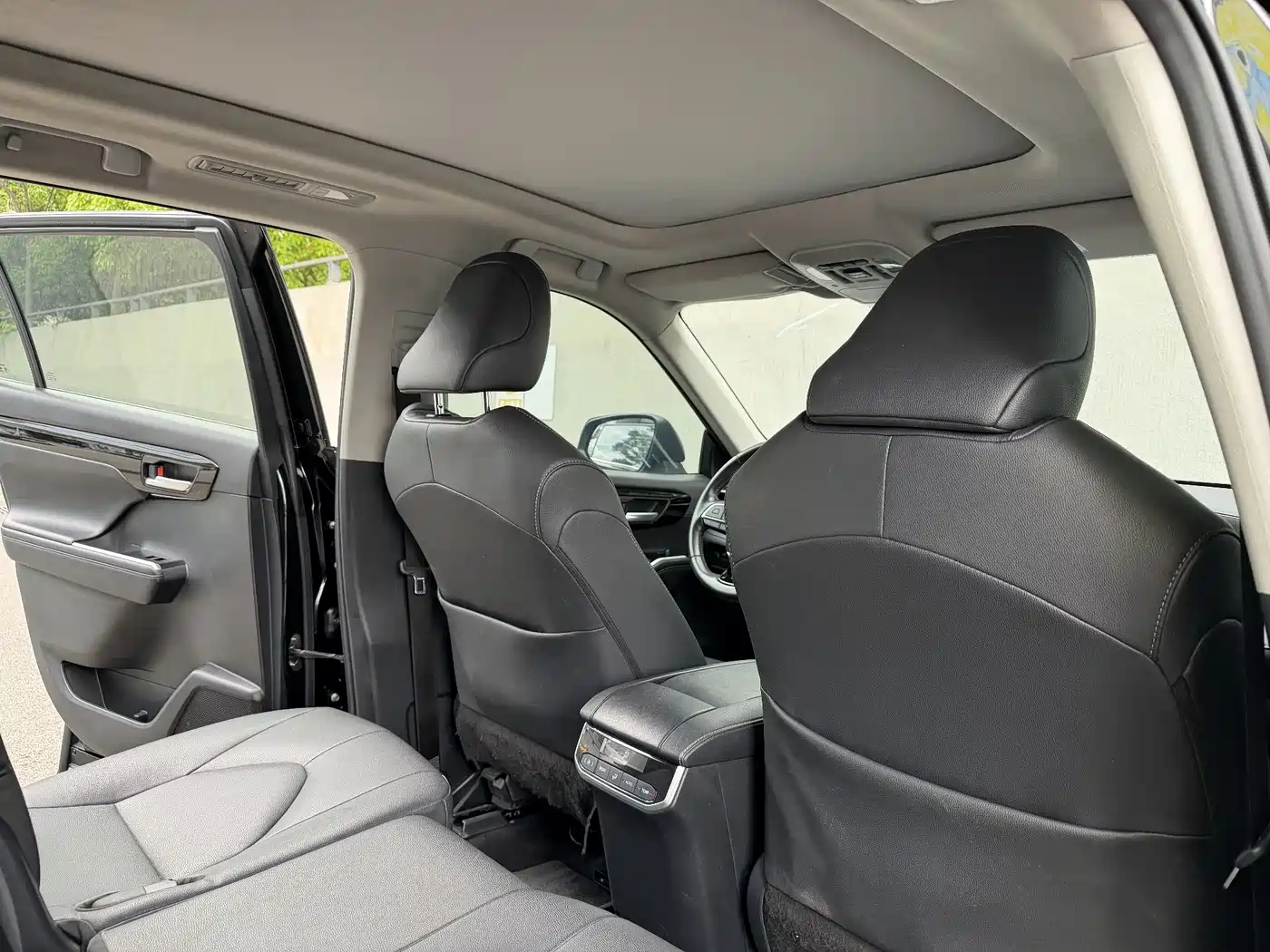 Toyota Highlander 2024 2.5L Smart Hybrid 4WD Luxury 7-seater фото 15