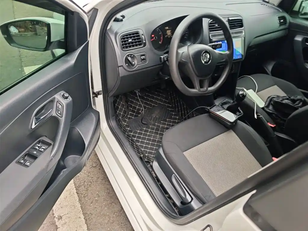 Volkswagen Polo 2016 1.4L Manual Trend фото 15