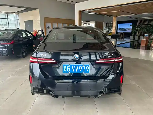 BMW 5 Series 2026 530Li Exclusive M Sport Package — фото 3
