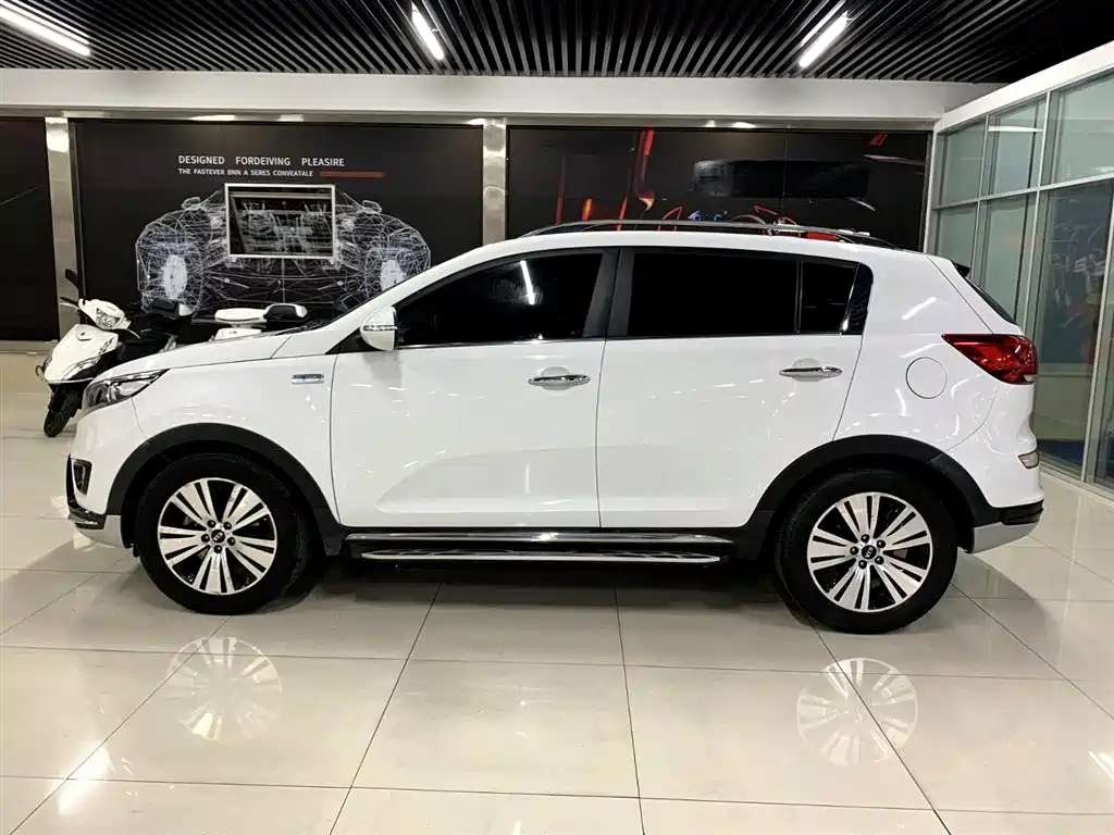 Kia Sportage 2016 2.0L Automatic 2WD DLX фото 3