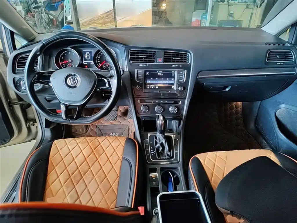 Volkswagen Golf 2017 230TSI Auto Comfort Millionth Anniversary Edition фото 10