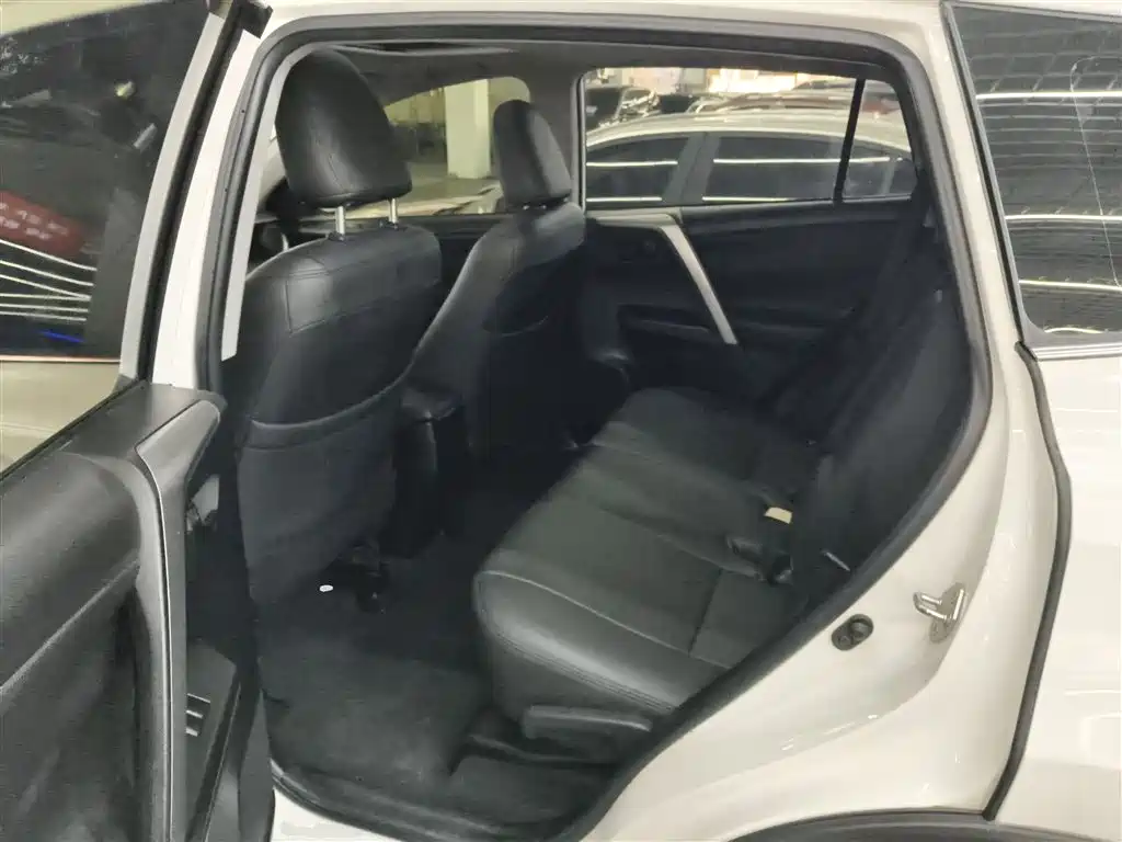Toyota RAV4 Rongfang 2016 2.0L CVT 2WD Comfort (China V) фото 13