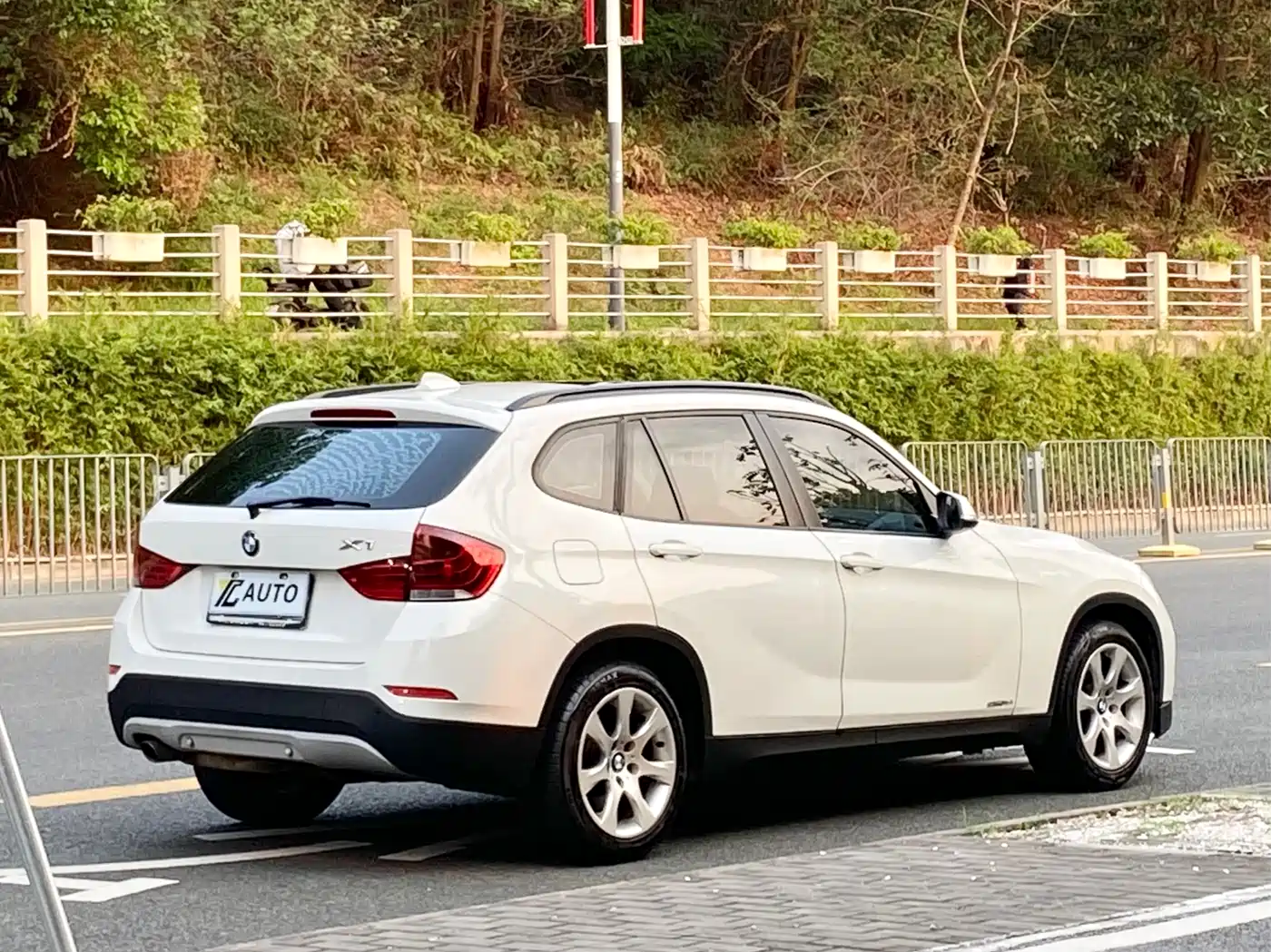 BMW X1 (Import) 2012 sDrive18i Luxury фото 7