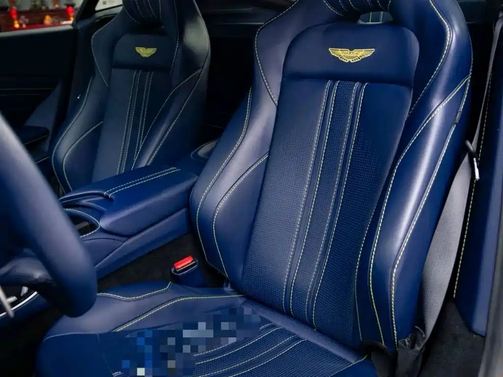 Фото 5 - Aston Martin Vantage