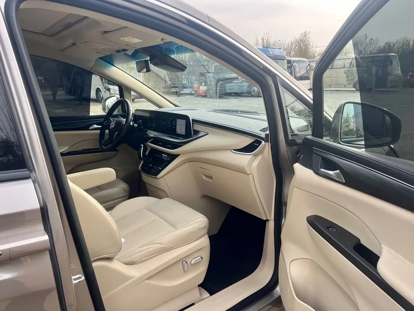 Buick GL8 2023 ES Landmaster Exclusive фото 19