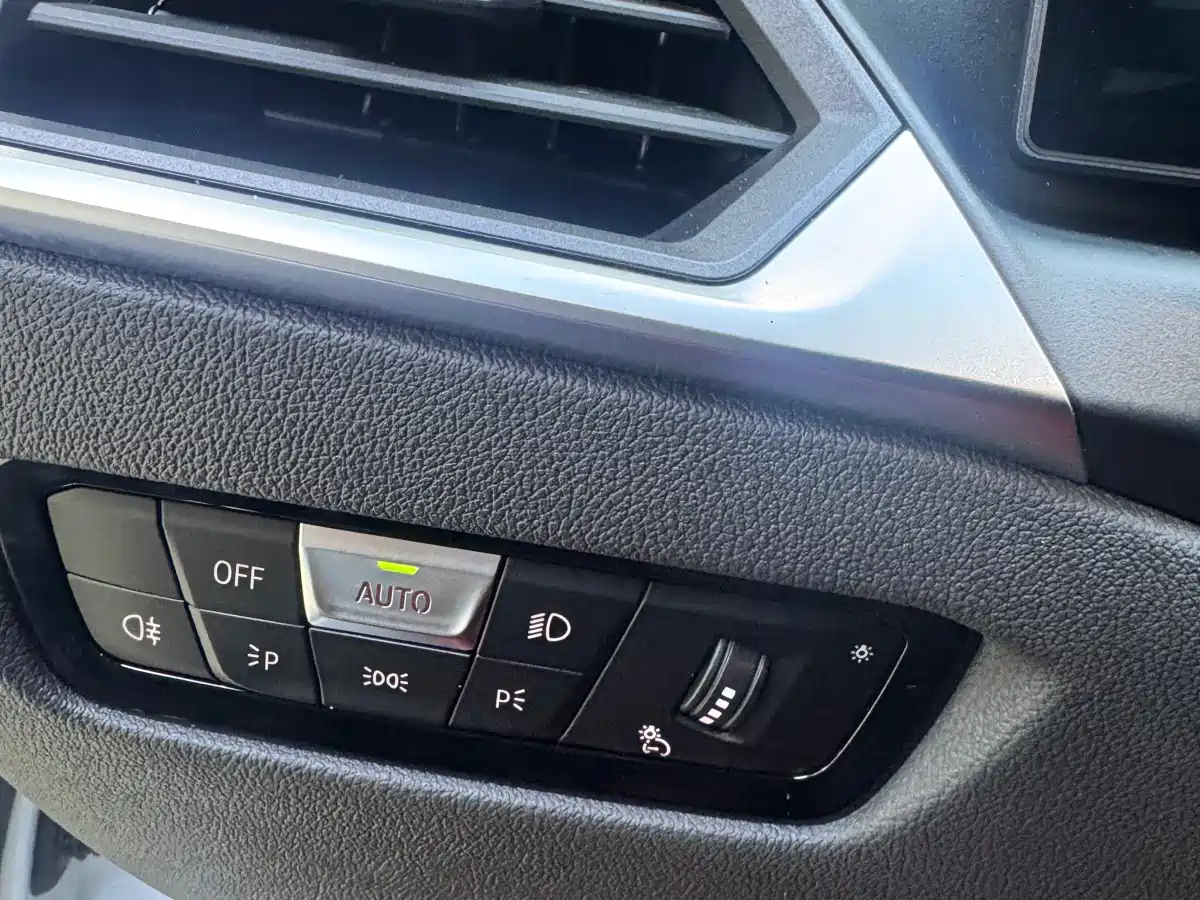 BMW 3 Series 2023 320Li M Sport Package фото 18