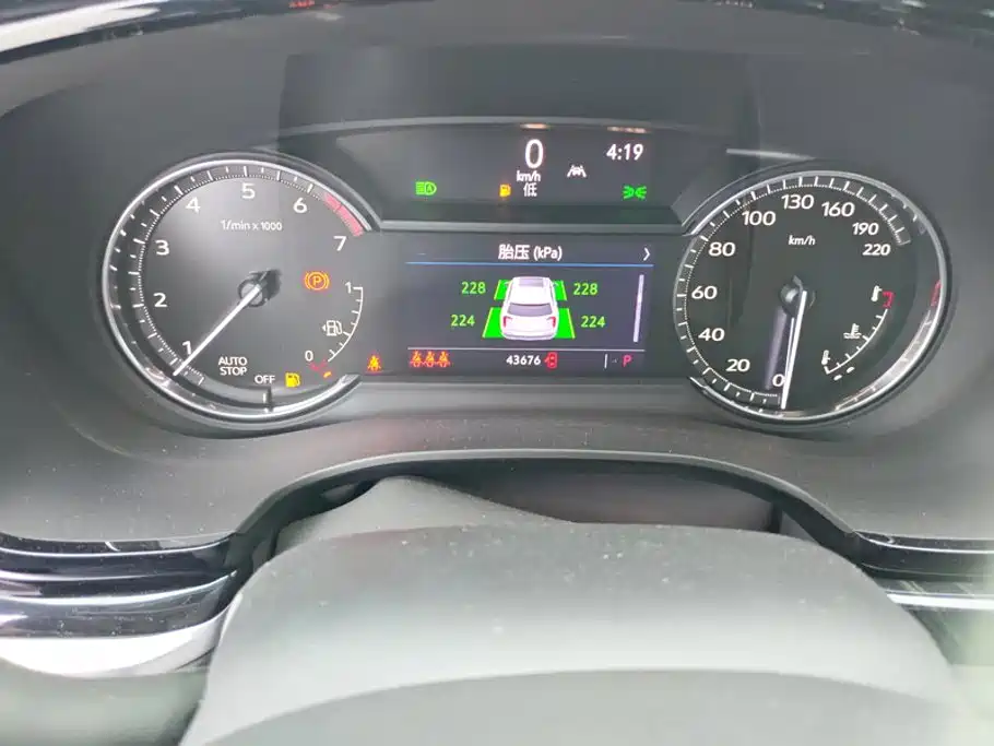 Photo 14 - Cadillac XT6
