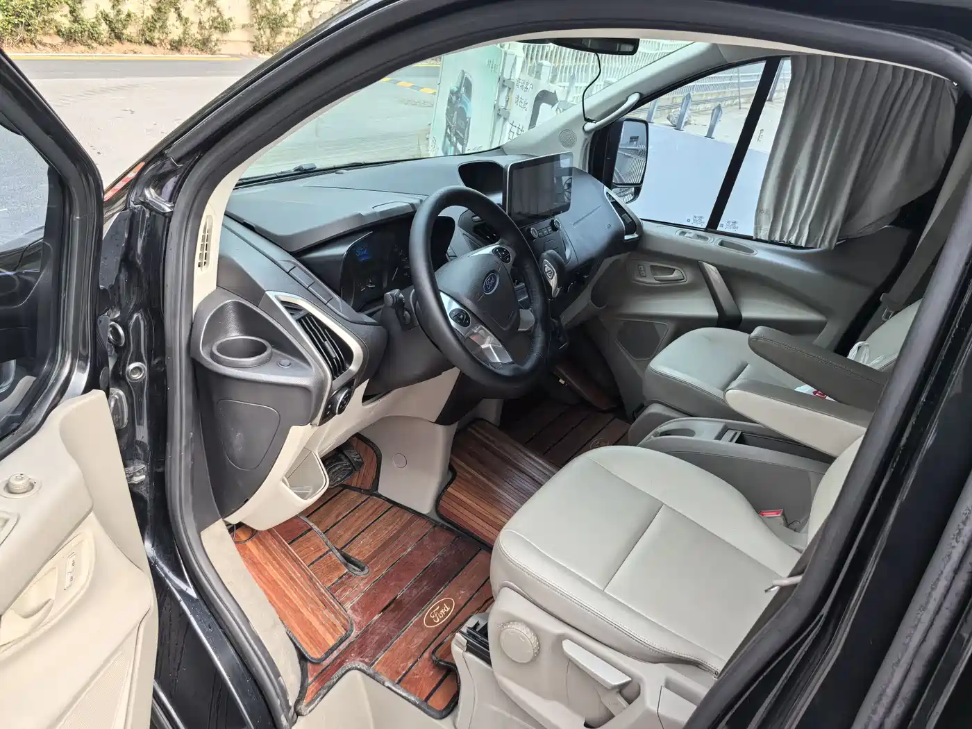 Ford Tourneo 2018 2017 2.0T Automatic Smart Elite Edition