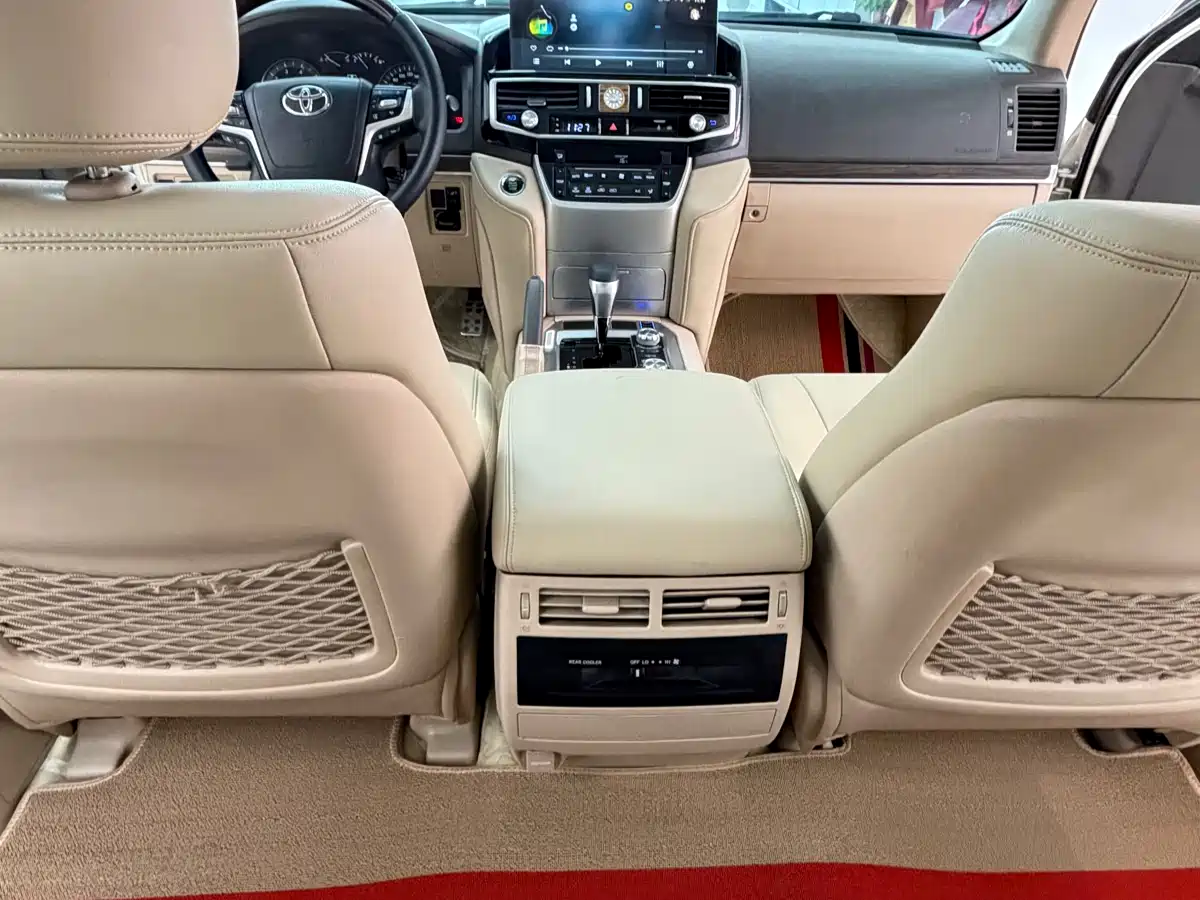 Toyota Land Cruiser (Import) 2015 4.0L V6 Middle East Limited Edition фото 9