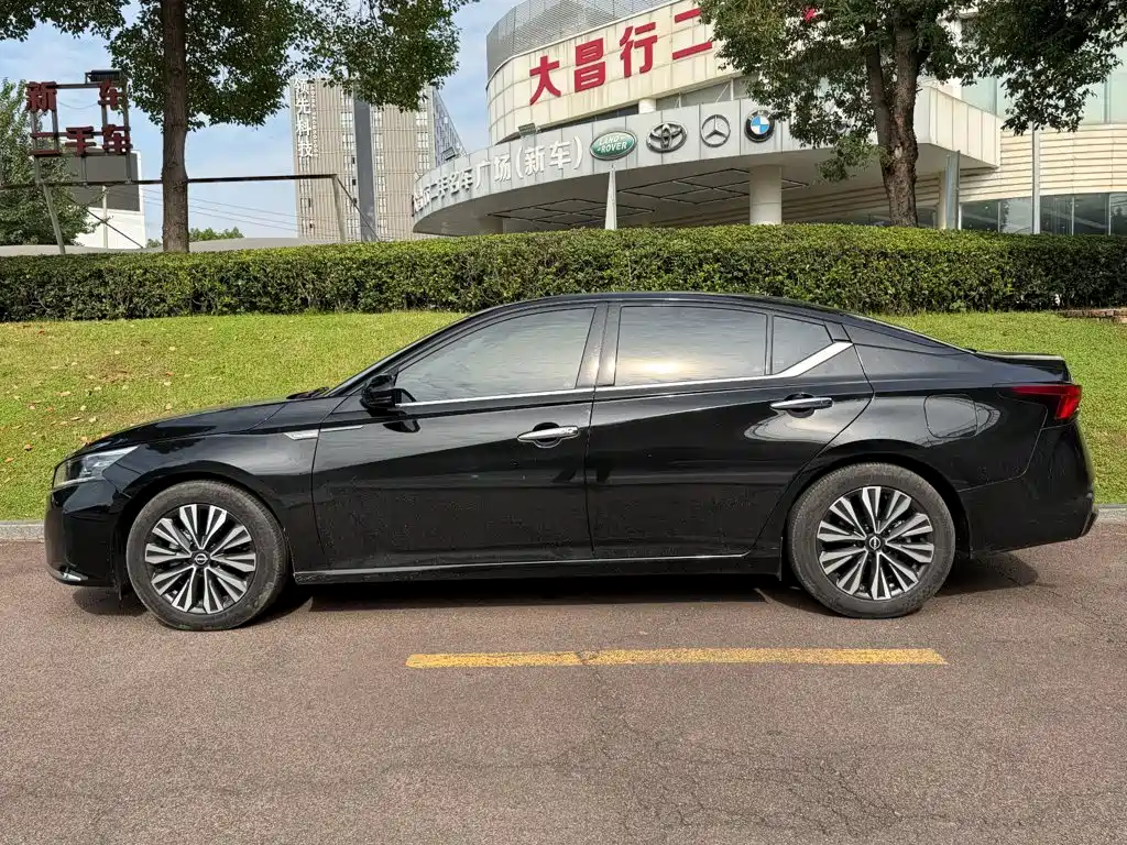 Photo 3 - Nissan Teana