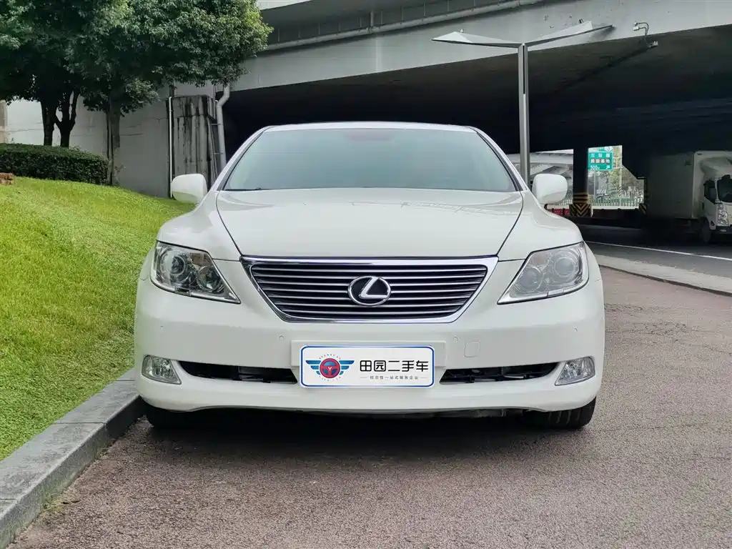 Фото 2 - Lexus LS