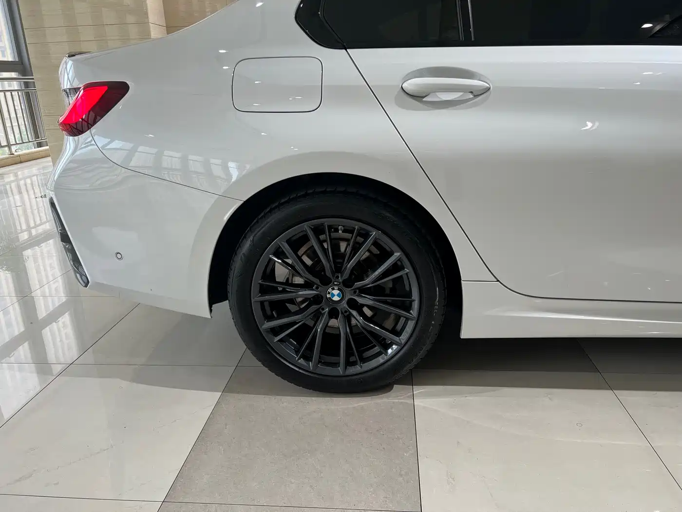 BMW 3 Series 2024 325i M Sport Shadowline Package фото 23