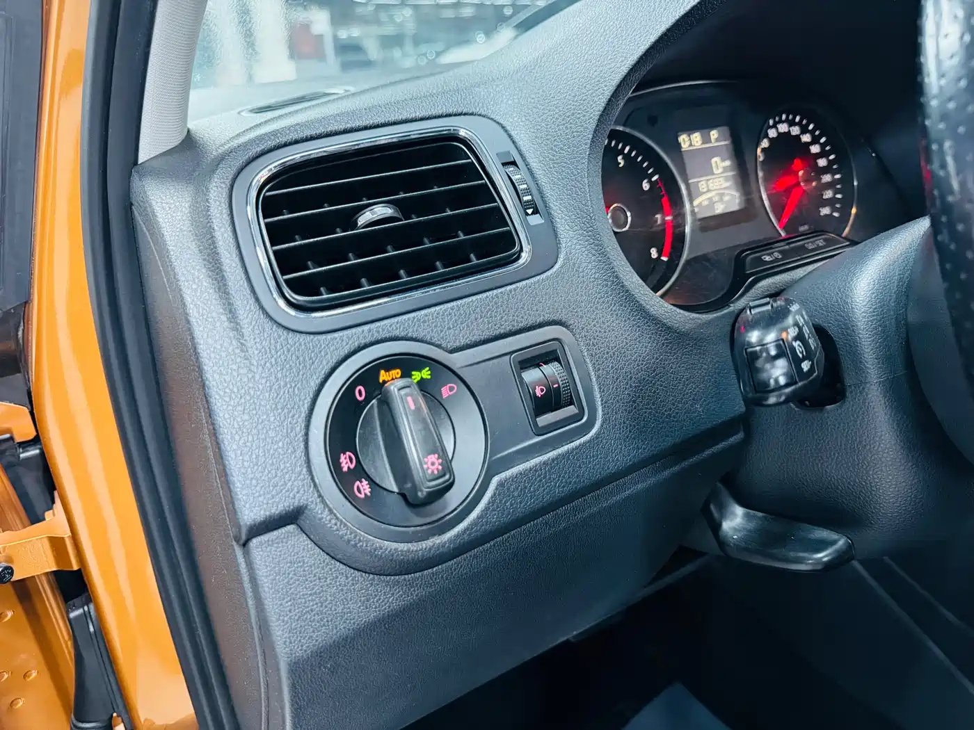 Volkswagen Polo 2014 1.6L Cross Polo Automatic фото 15