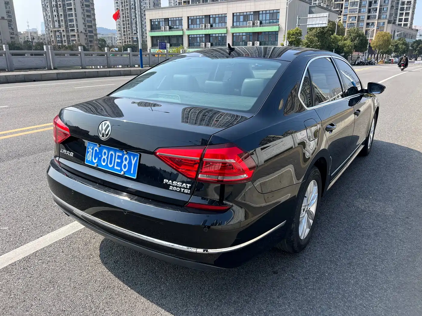 Volkswagen Passat 2016 280TSI DSG Honor Edition фото 3