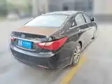 Photo 2 - Hyundai Sonata