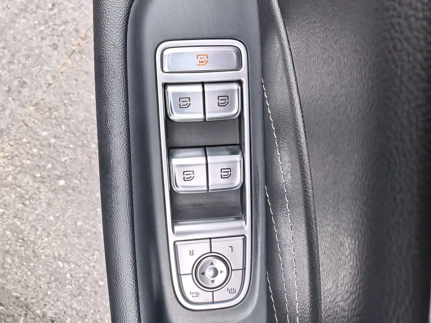 Hongqi H5 2024 1.5T DCT Smart Connect Flag Rhythm Edition фото 12