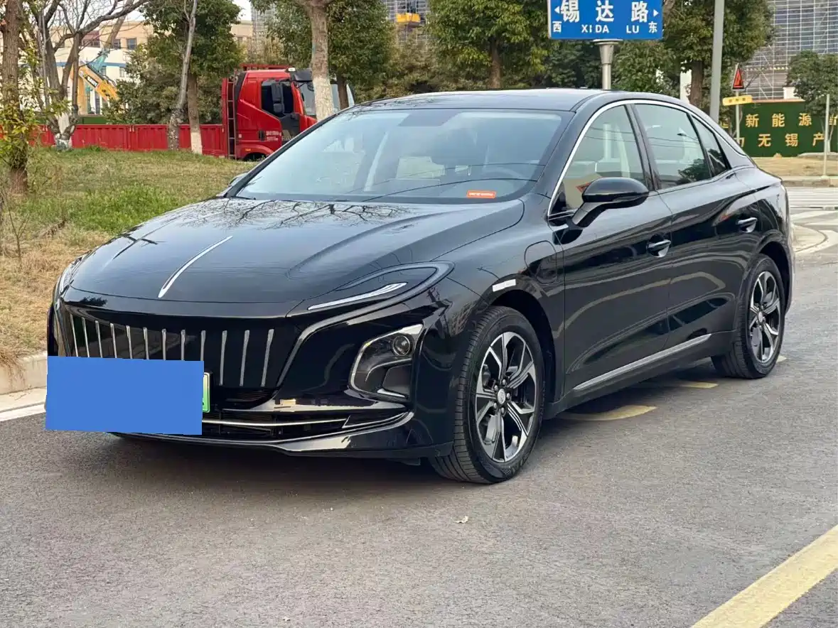 Hongqi HONGQI E QM5