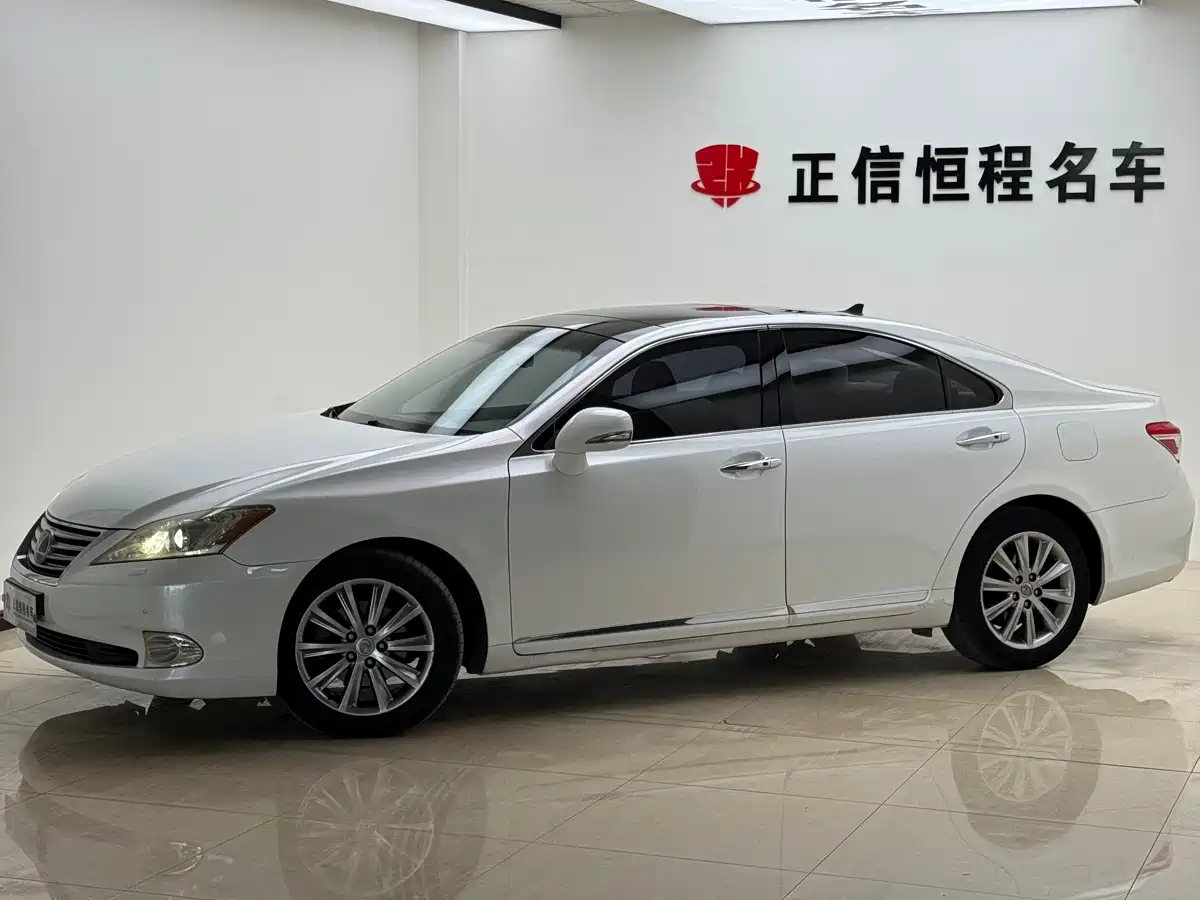 Фото 31 - Lexus ES