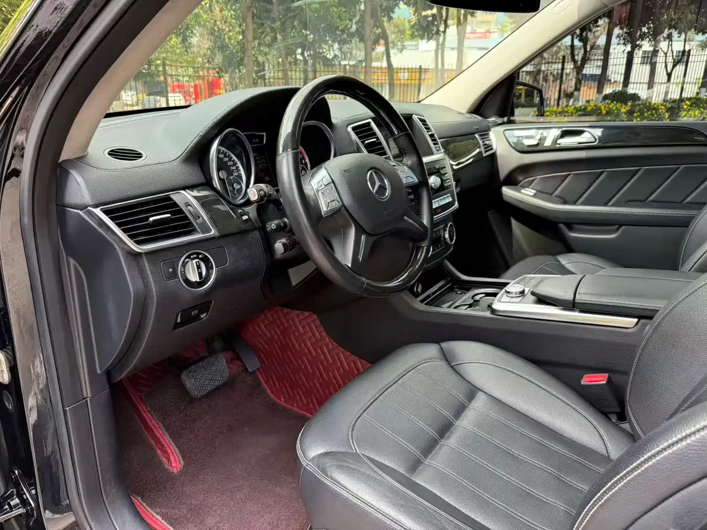 Mercedes-Benz GL-Class 2015 GL 400 4MATIC Luxury фото 27