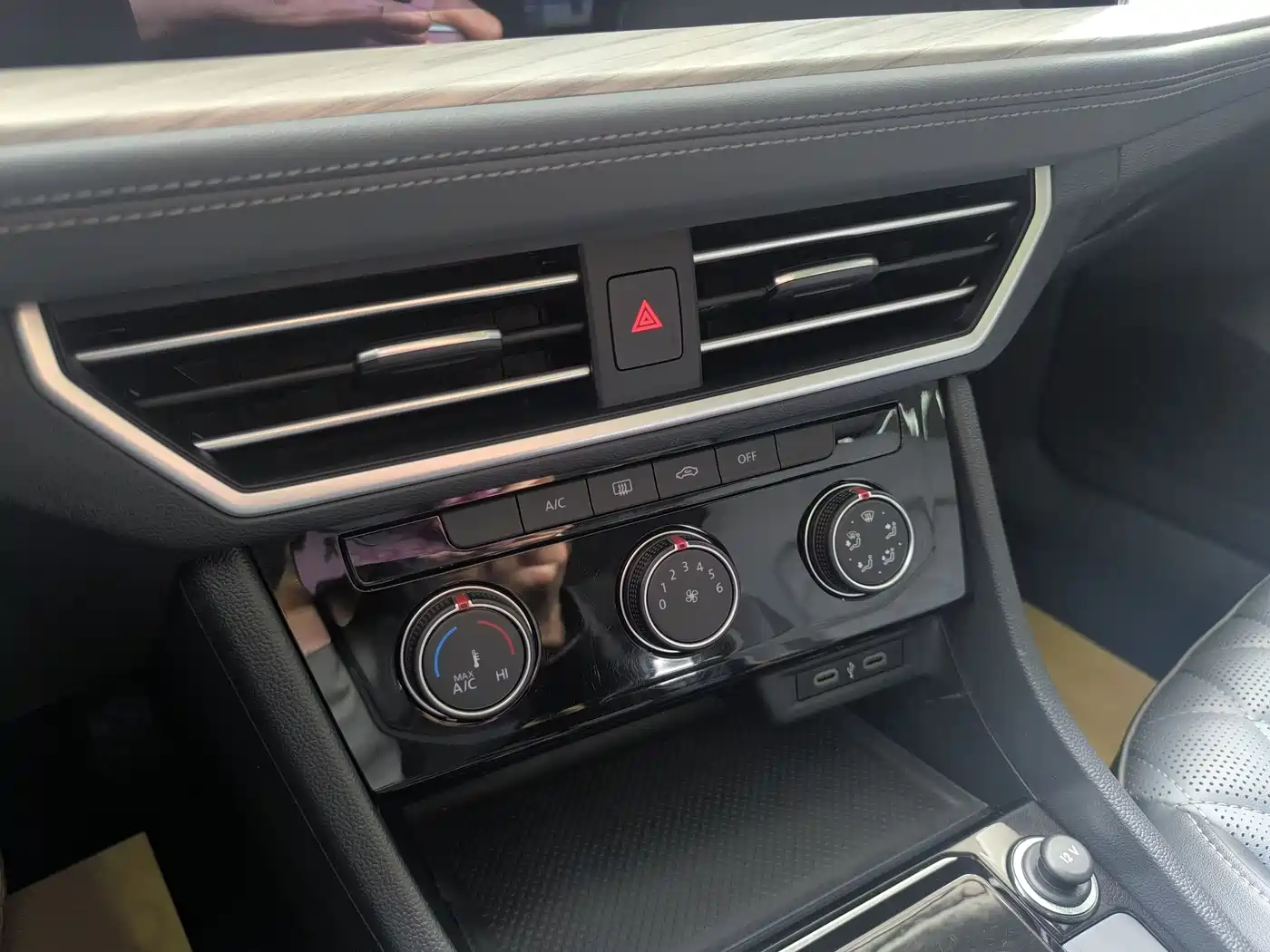 Volkswagen Sagitar 2024 300TSI DSG Surpass Edition фото 13