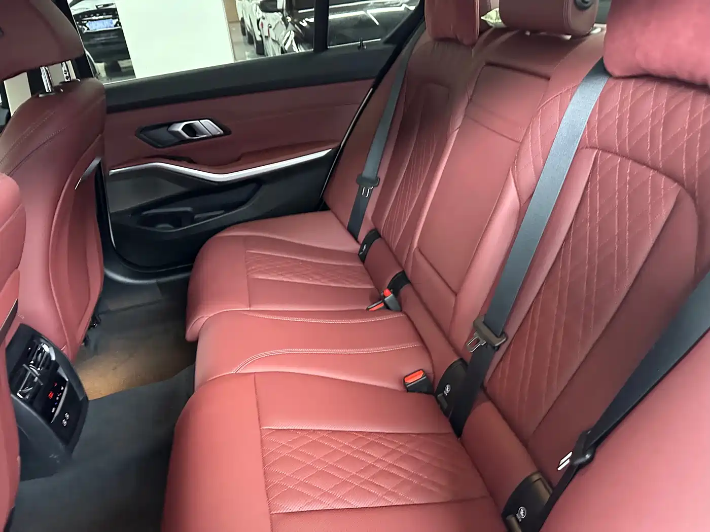 BMW 3 Series 2024 320Li M Sport Package фото 12