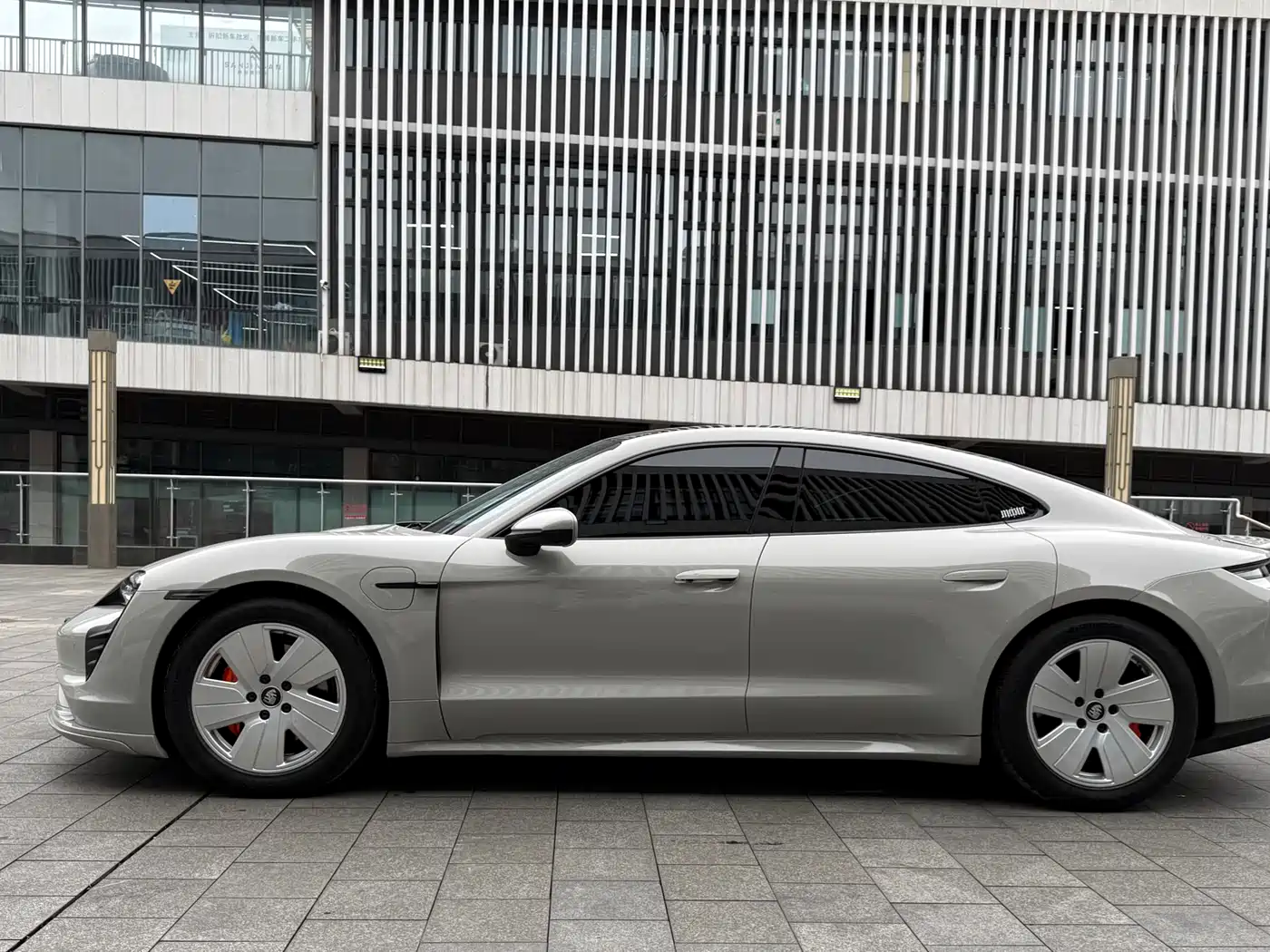 Porsche Taycan 2020 Taycan фото 3