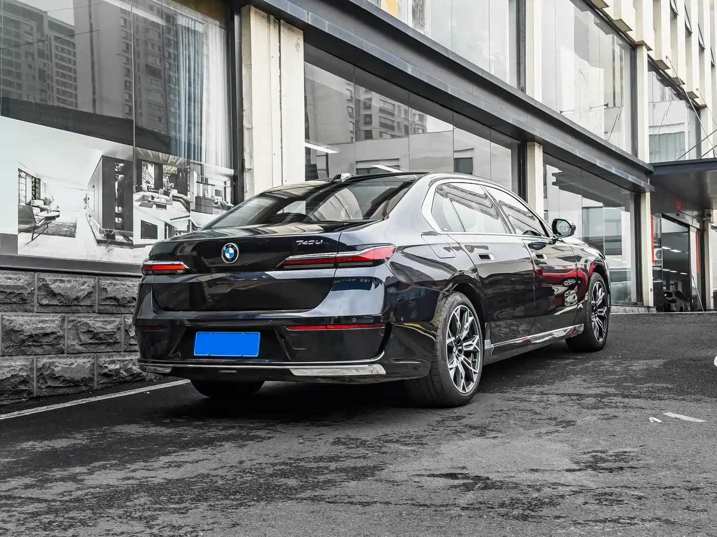BMW 7 Series 2023 Model 735Li Luxury Package фото 5