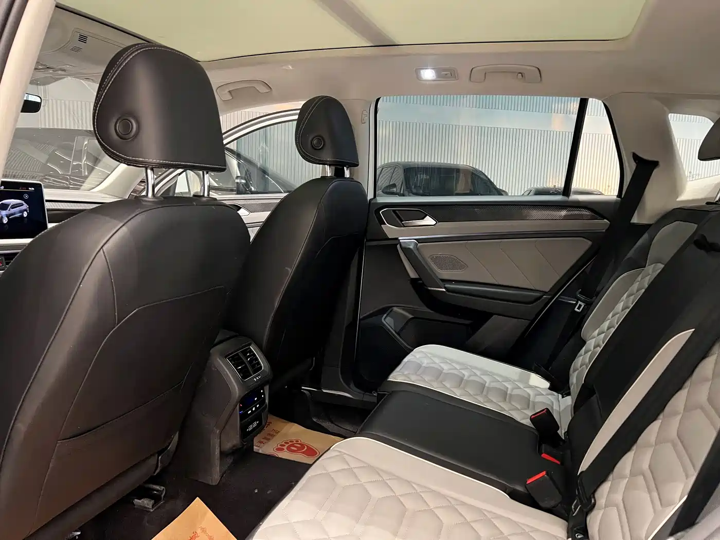 Volkswagen Tayron 2023 330TSI 2WD Luxury Plus Advanced Edition фото 6