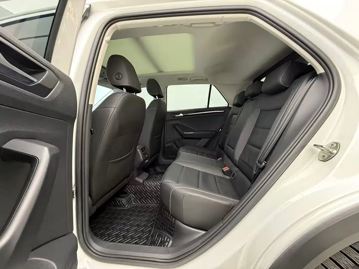 Volkswagen T-ROC 2022 280TSI DSG 2WD Comfort PLUS фото 13
