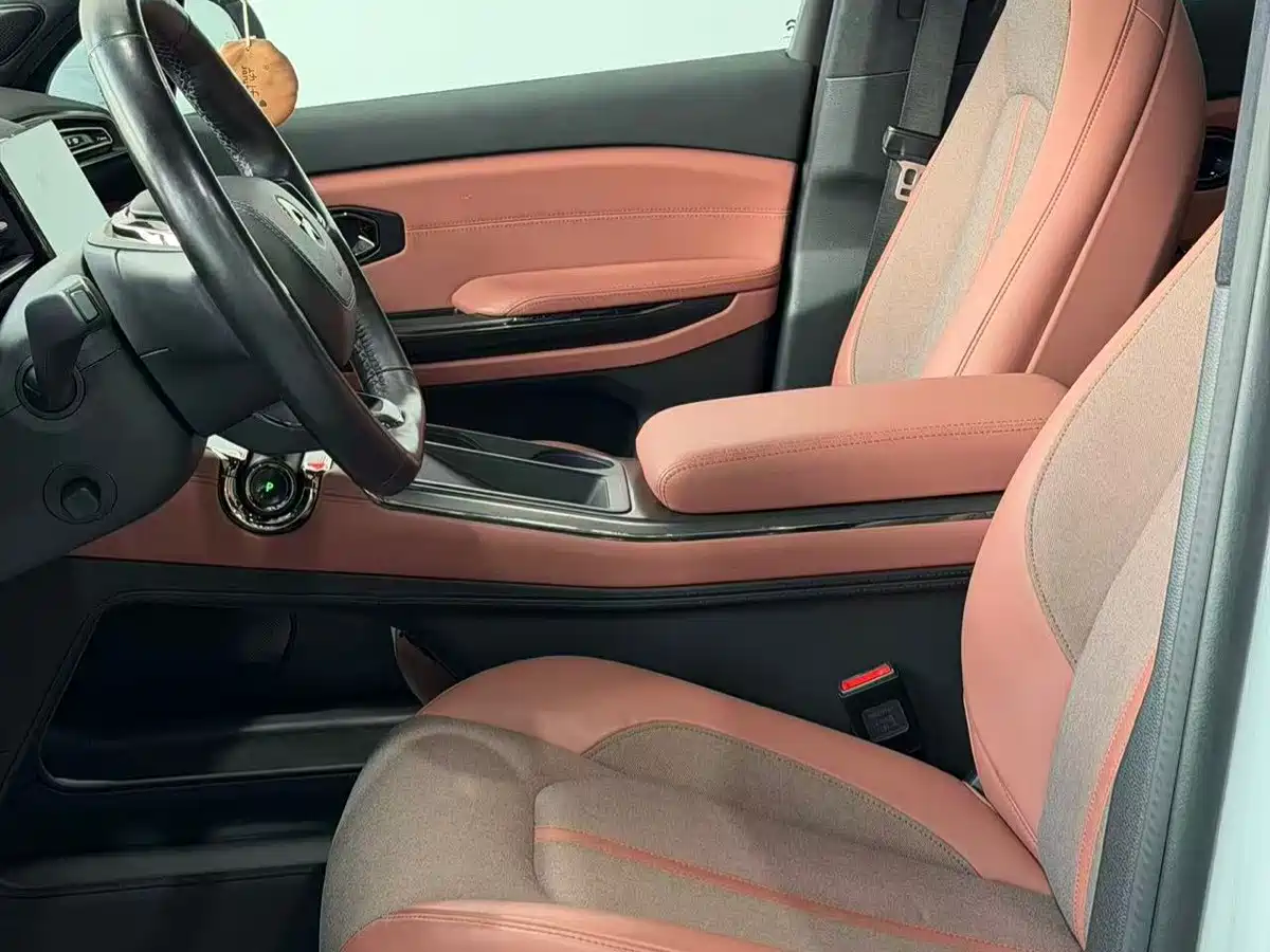 Фото 8 - NIO EC6