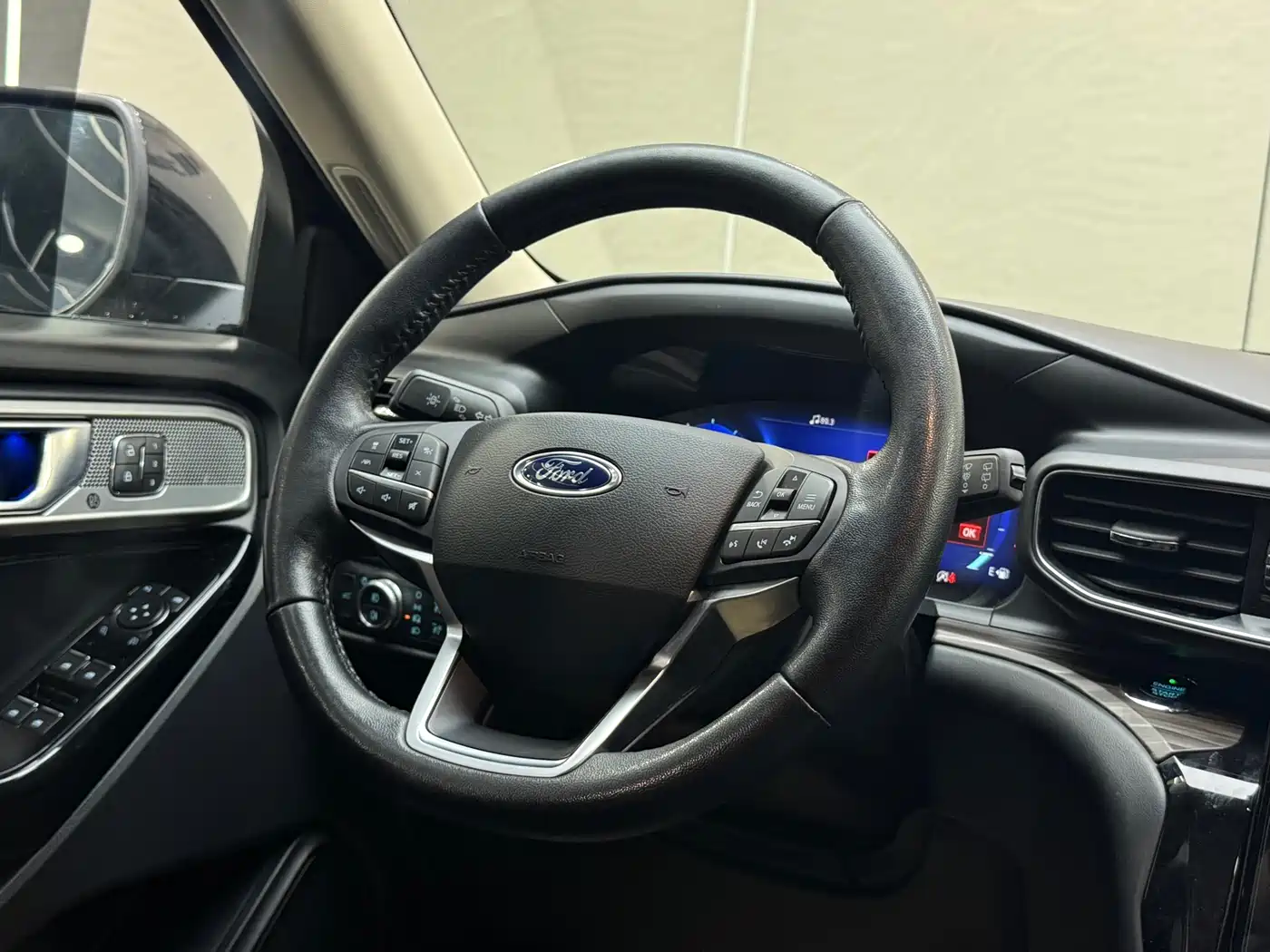 Ford Explorer 2020 EcoBoost 285 AWD Titanium Edition 7-Seater фото 13