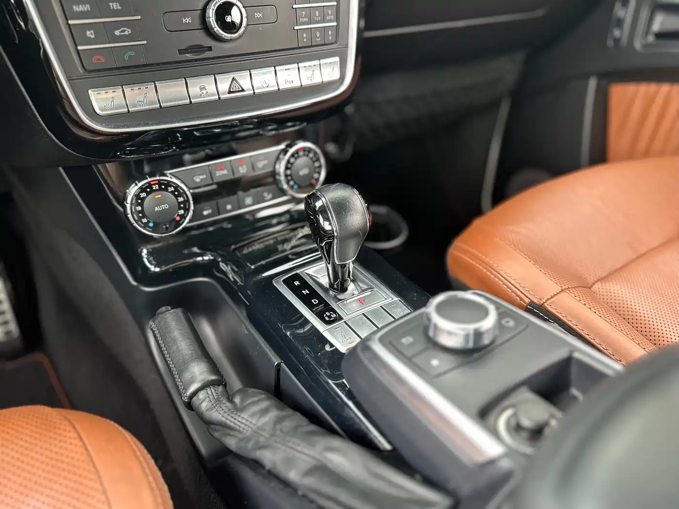 Mercedes-Benz G-Class 2018 G 500 designo Masterpiece Collector's Edition фото 16