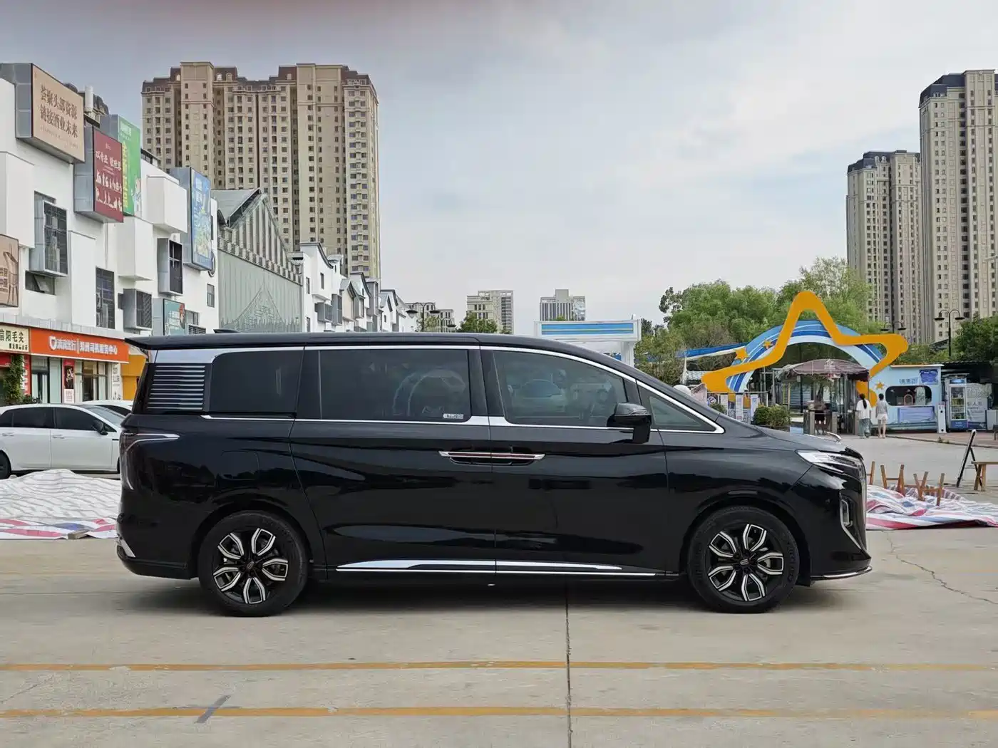 Hongqi HQ9 2023 2023 2.0T Smart Connect Flag Smooth Edition