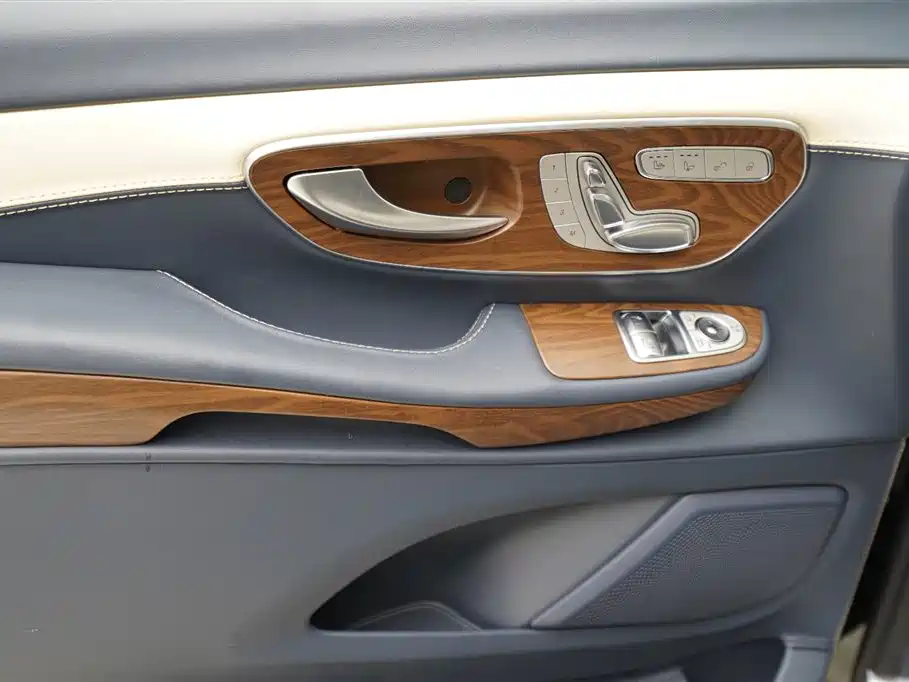 Mercedes-Benz V-Class 2022 V 260 L Long Wheelbase Luxury Edition фото 5