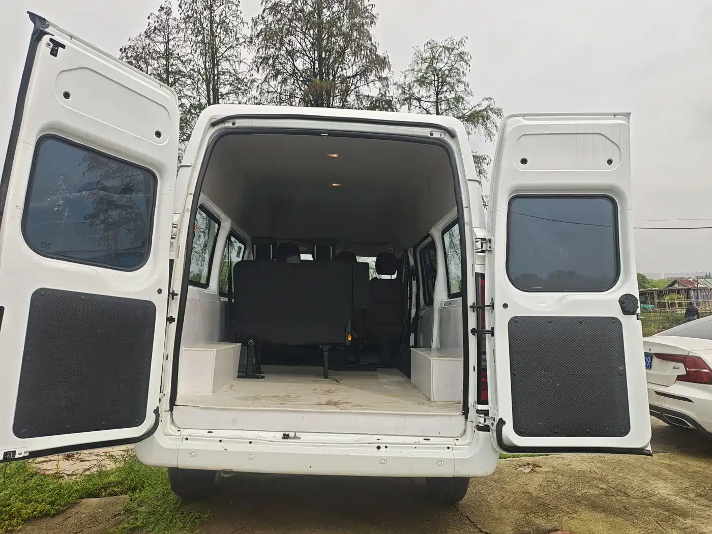 Jiangling JMC Fushun 2025 2025 Model 2.0T 6MT Diesel Short Wheelbase Medium Roof Commercial MPV 5/6 Seats