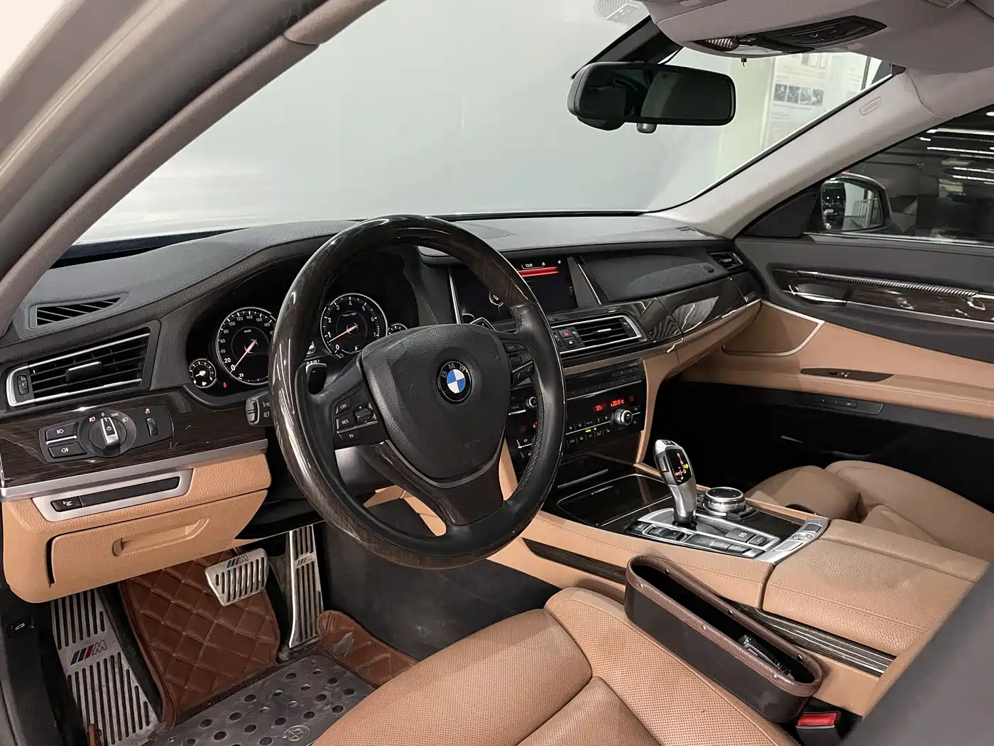 BMW 7 Series 2013 Model 740Li Leading фото 10