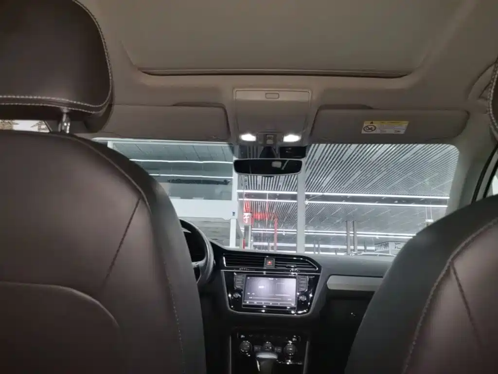 Volkswagen Tiguan L 2018 380TSI Automatic AWD Luxury Edition фото 18
