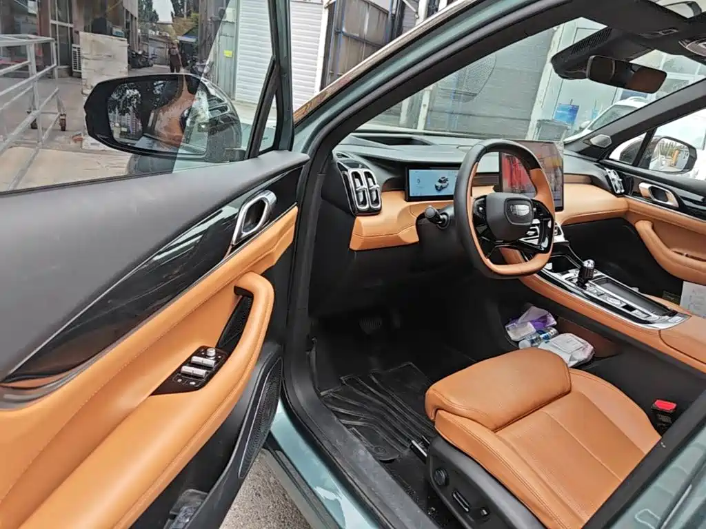 Geely Atlas L 2025 2025 4th Gen 1.5TD DCT Splendor