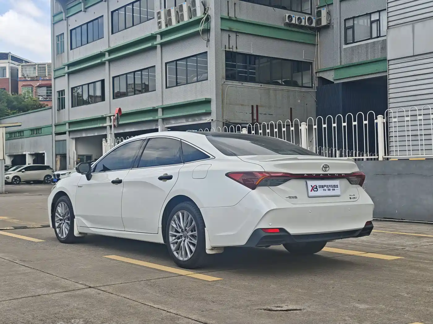 Toyota Avalon 2024 Model Hybrid 2.5L XLE Prestige Edition фото 6
