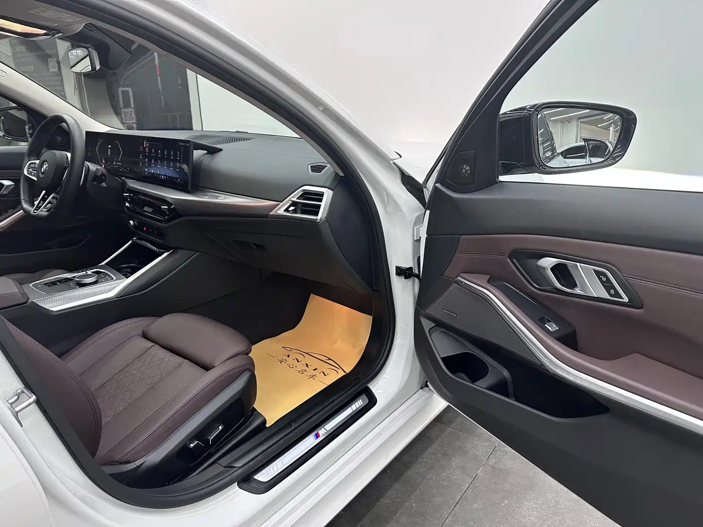 BMW 3 Series 2025 330Li M Sport Night Edition фото 14